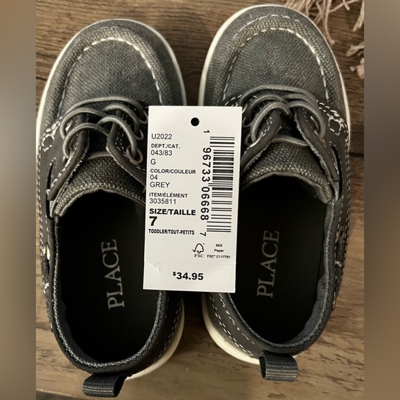 Size 7 toddler no tie shoes - Picture 3 of 4